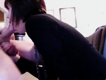 Делаю минет своему парню, пока он на работе