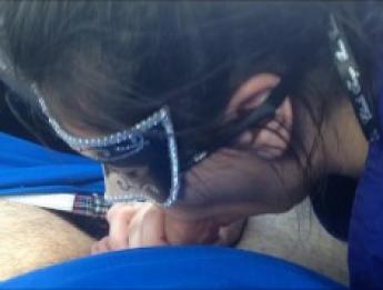 Сосу член моего папочки во время тестирования новой маски