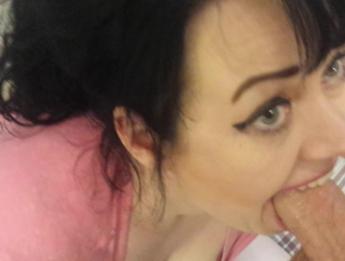 Сиськи выходят в 2:18! POV минет лучшая жена когда-либо!