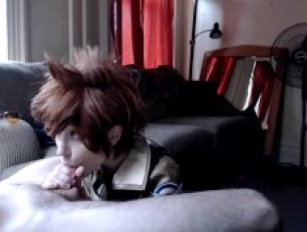 TRACER ЗДЕСЬ !! Нетерпеливый член окантован блаженством с оральным кримпаем!