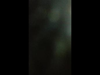 Черная мамаша изменяет мужу с водителем на публике и получает оральный кремпай