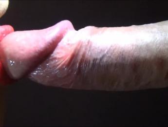 Возбужденная девушка берет сперму с минета!