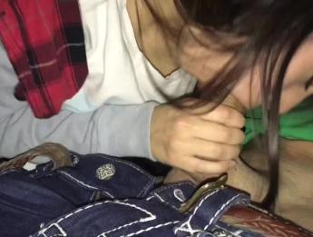 Публичный минет на парковке (сперма в рот)