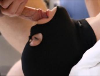 18-летняя Эйприл делает свой лучший глубокий минет, пока делает минет с трахом в лицо