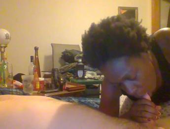 Глубоко в горле проглотить прекрасную Ebony Queen