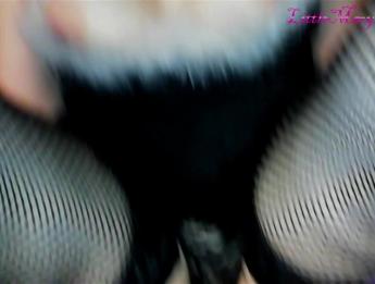 Жесткий утренний секс мамы и степона. Кончил на киску