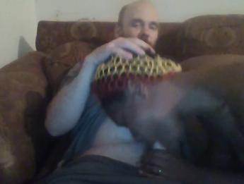 Ebony Queen медленно сосет и заглатывает все за оральный кремпай