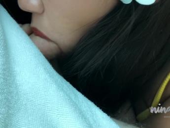 Просыпаюсь от возбужденного минета с глубокой глоткой и кончей в рот