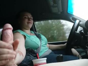 Доить свой член по дороге домой