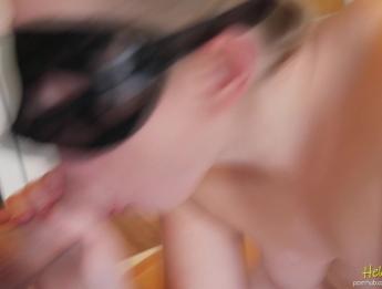 Подросток в маске заполняет обе свои дырочки после минета и по-собачьи