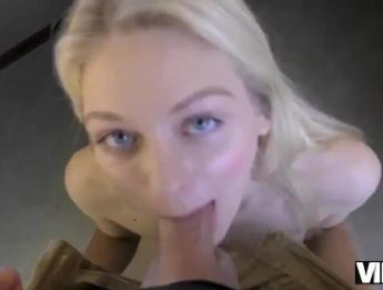 VIP4K. Babe debe pasar el casting en la oficina para obtener un crédito