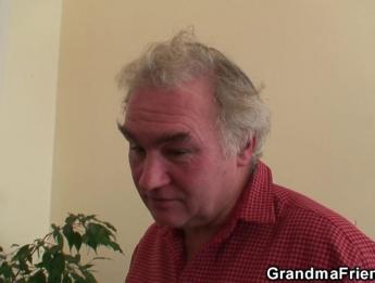 противная бабушка двойного проникновения с обеих сторон