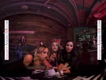 Непослушная Америка Габби Картер, Джанна Диор и Хлоя Капри трахаются на Хэллоуин