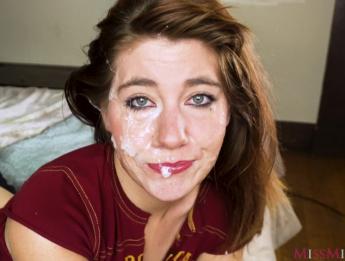 Атлетический рыжий неаккуратный доминирование и уход за лицом