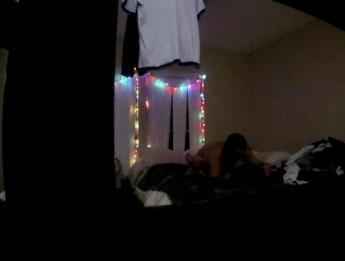 Няня хотела, чтобы ее снова трахнули во время купания. pt1