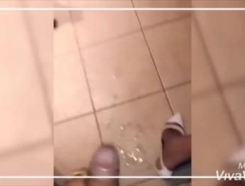 Подростковые уличные шлюшки зарабатывают деньги задницей и ртом