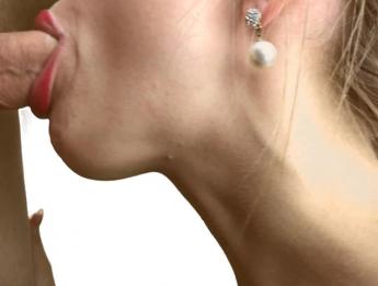 Шарики лизали член, сосали рот, пульсировали - крупным планом минет