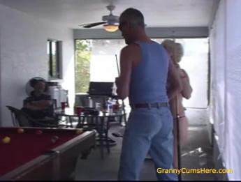 Веселиться с папой и моей бабушкой