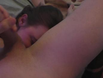 МОЛОДАЯ РОССИЙСКАЯ ДЕВУШКА УБИРАЕТ ПАРЕНЬ В КАРАНТИНЕ / HOMEMADE AMATEUR /