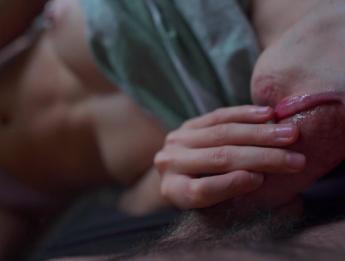 Подросток, застрявший в карантине, соблазняет своего мужчину и получает толстый любительский кремпай