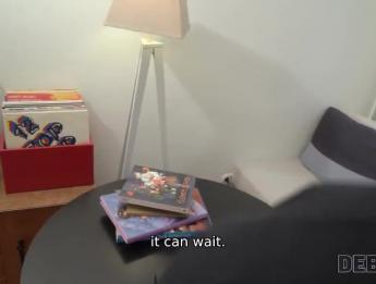 Debt4k. Парень узнает, что милая девушка потратила много денег с карты