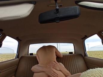 Моя немецкая трутушка 30лет катается на моем члене