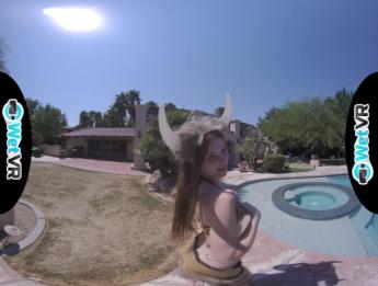 WETVR Рыжую с маленькими сиськами трахнули в VR на Хэллоуин